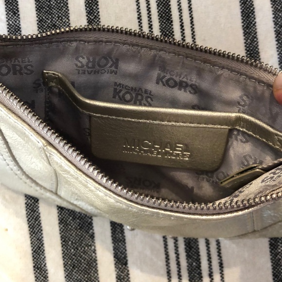 MICHAEL KORS Wristlet - Picture 4 of 7